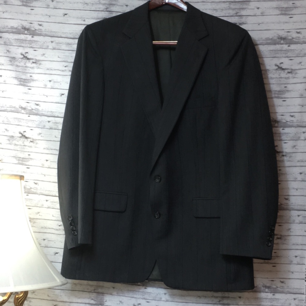 Christian Brooks suit. Size 44L.